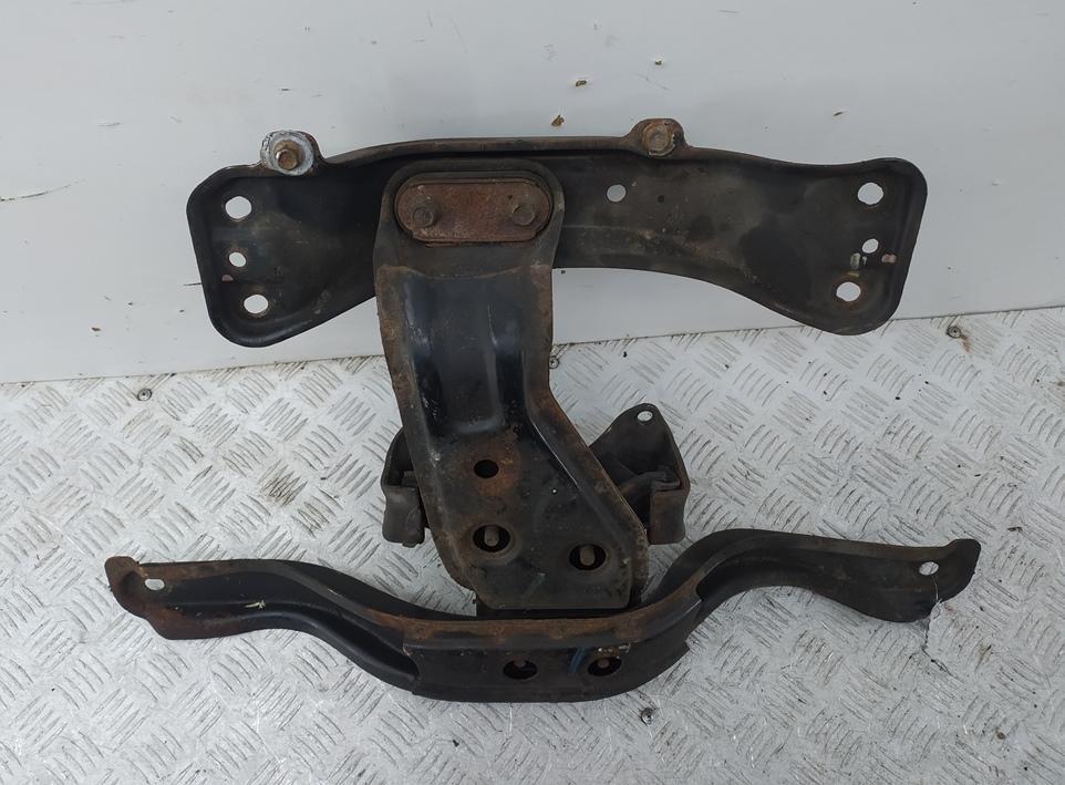 подрамник передний Subaru Legacy 2001, 2.0 л., бензин, МКПП, чёрный, универсал