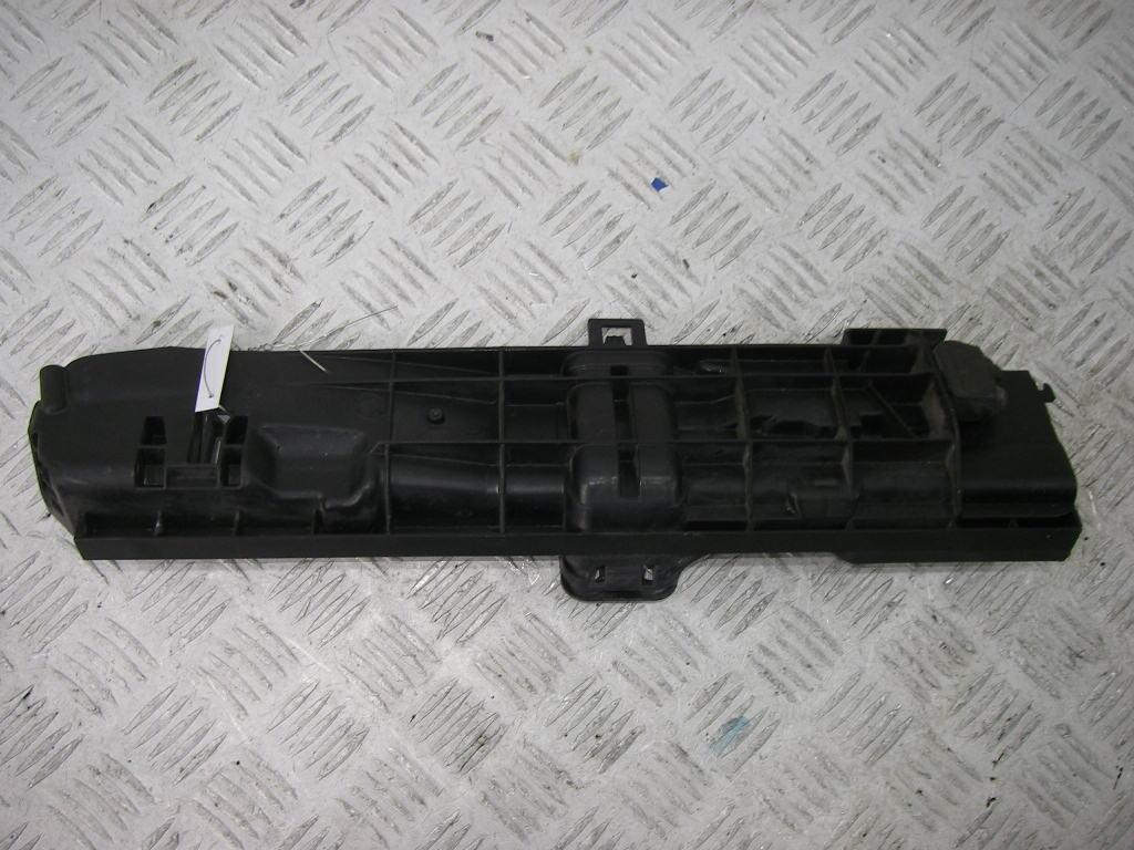 кронштейн радиатора BMW 1 E81/E87 2005, 1.6 л., бензин, МКПП, серый, хетчбэк 5 дв., 17107524912
