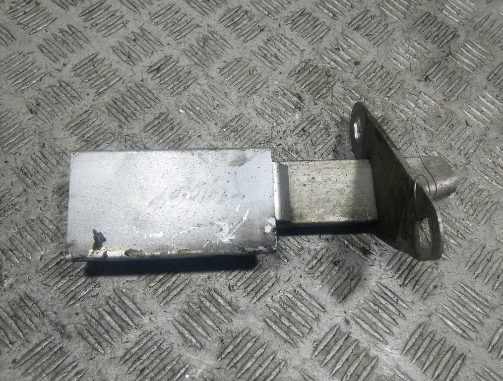 кронштейн заднего бампера Audi A4 B5 1998, 1.8 л., бензин, АКПП, серый, седан, 8D0807331C