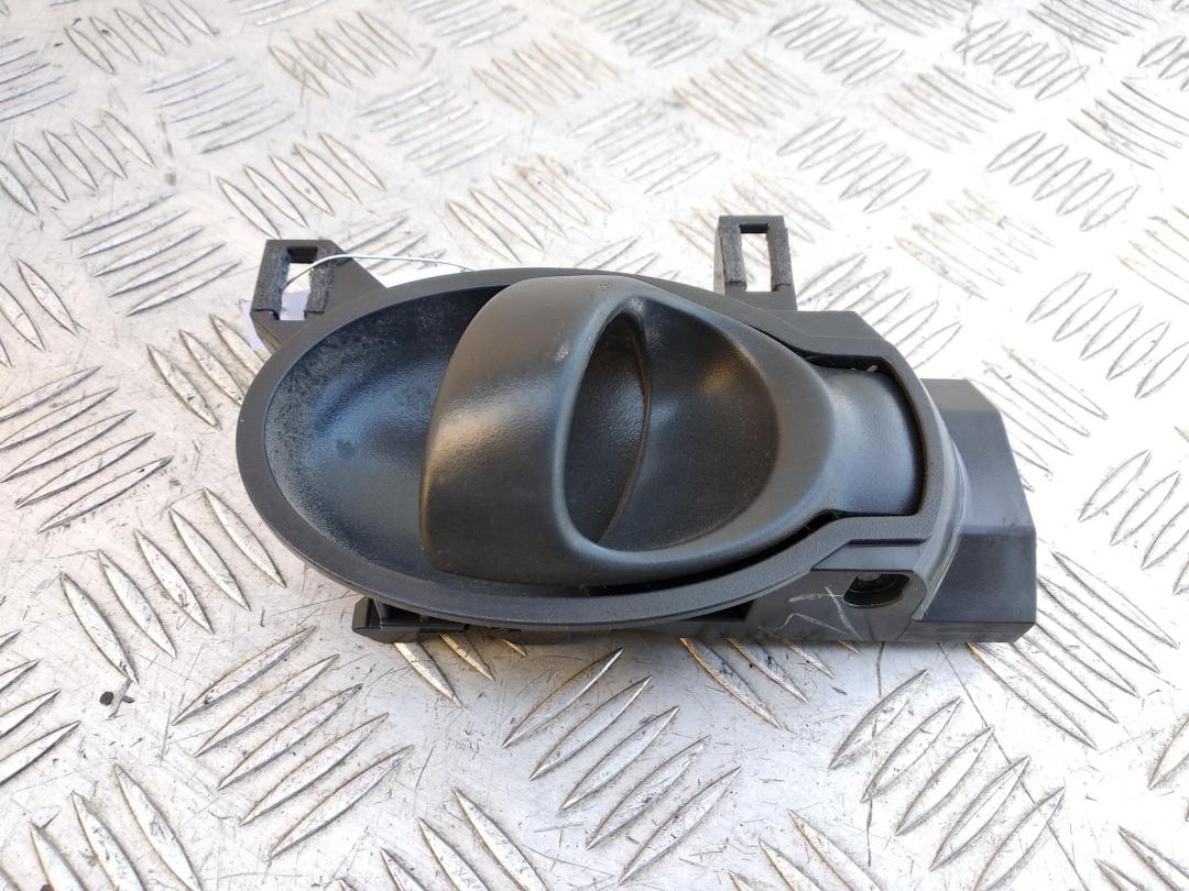 ручка внутренняя задняя левая Nissan Micra 4 поколение (K13) 2011, 1.2 л., бензин, АКПП, серый, хетчбэк 5 дв. - фото №1