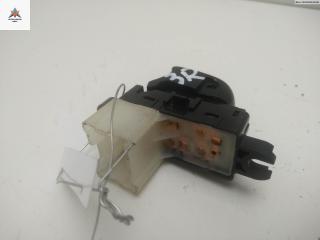 кнопка стеклоподъемника заднего правого Nissan Qashqai 2 поколение 2014, 1.2 л., бензин, МКПП, серый, внедорожник 5 дв.