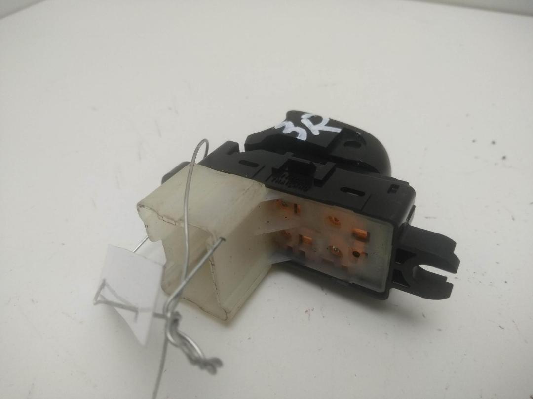 кнопка стеклоподъемника заднего правого Nissan Qashqai J11 ) 2014, 1.2 л., бензин, МКПП, серый, внедорожник 5 дв.