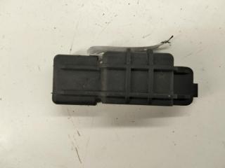 кронштейн радиатора Volkswagen Passat B5+ (GP) 2001, 2.0 л., бензин, АКПП, зелёный, универсал, 8D0260427