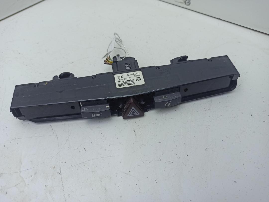 кнопка аварийной сигнализации Opel Zafira B 2006, 1.8 л., бензин, МКПП, серый, минивэн, 13100107