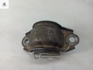 крепление стабилизатора / втулки стабилизатора Audi A4 B7 2005, 2.0 л., бензин, МКПП, серый, универсал, 4D0411336D