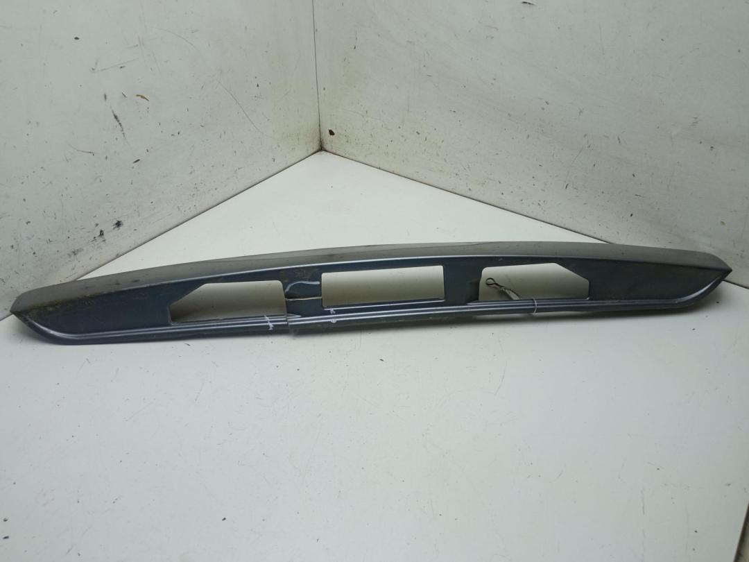 накладка подсветки номера Mazda 6 GG/GY 2003, 2.3 л., бензин, МКПП, серый, универсал, G21C50811