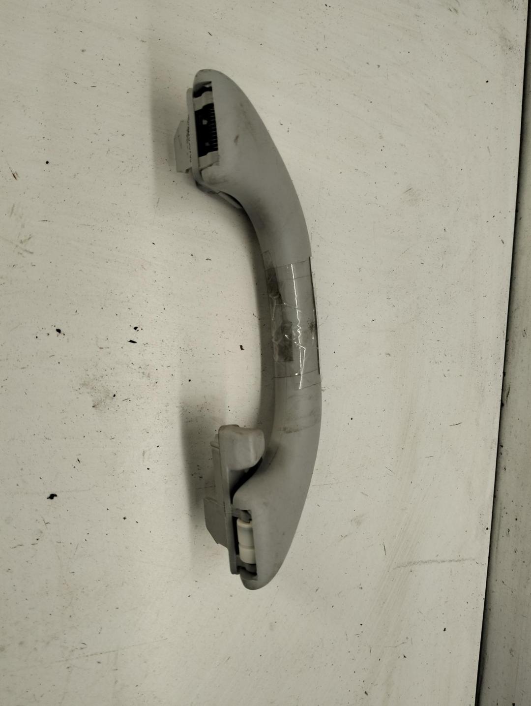 ручка внутренняя потолочная Volkswagen Golf-6 2010, 1.4 л., бензин, МКПП, чёрный, хетчбэк 5 дв., 1K0857607N