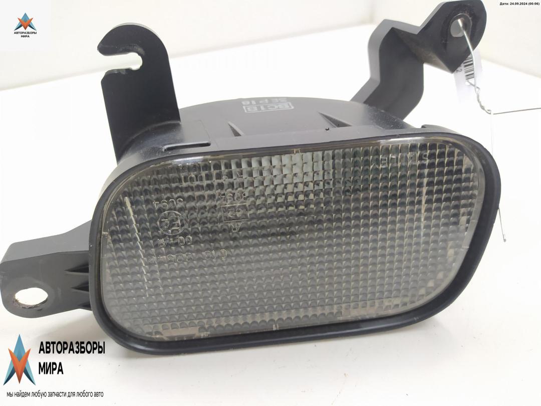 фонарь крышки багажника правый Mazda 323C BA 1995, 1.5 л., бензин, МКПП, красный, хетчбэк 3 дв. - фото №1