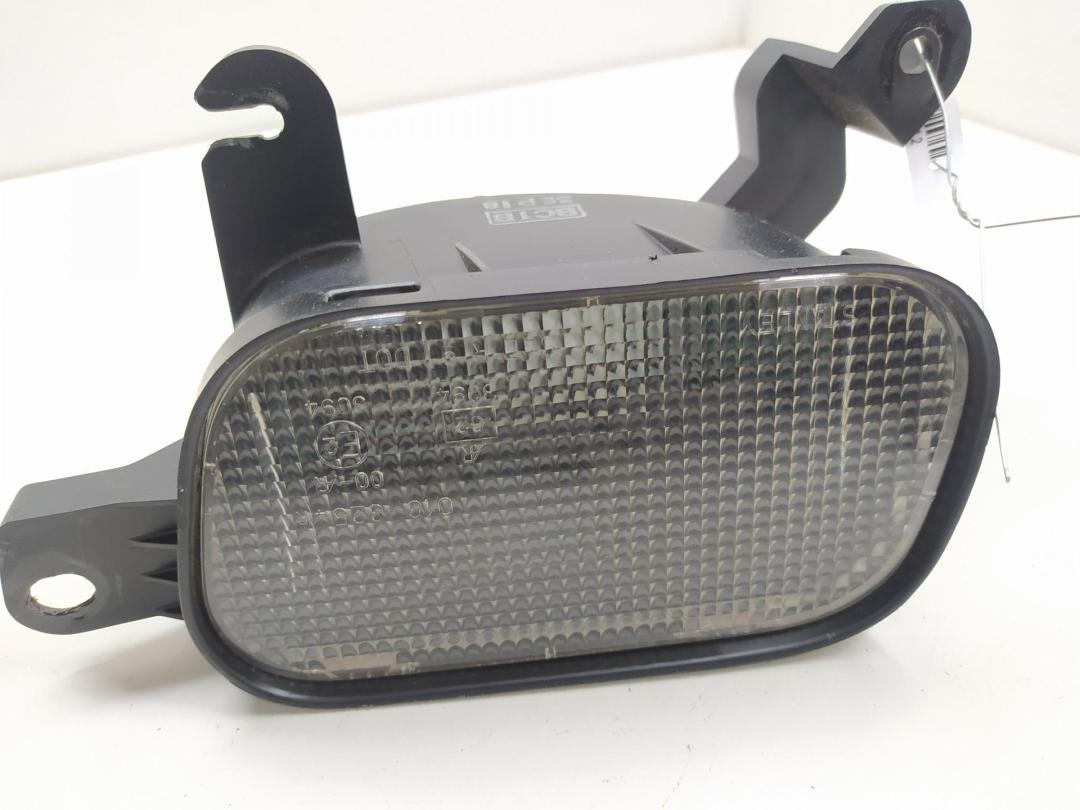 фонарь крышки багажника правый Mazda 323C BA 1995, 1.5 л., бензин, МКПП, красный, хетчбэк 3 дв.