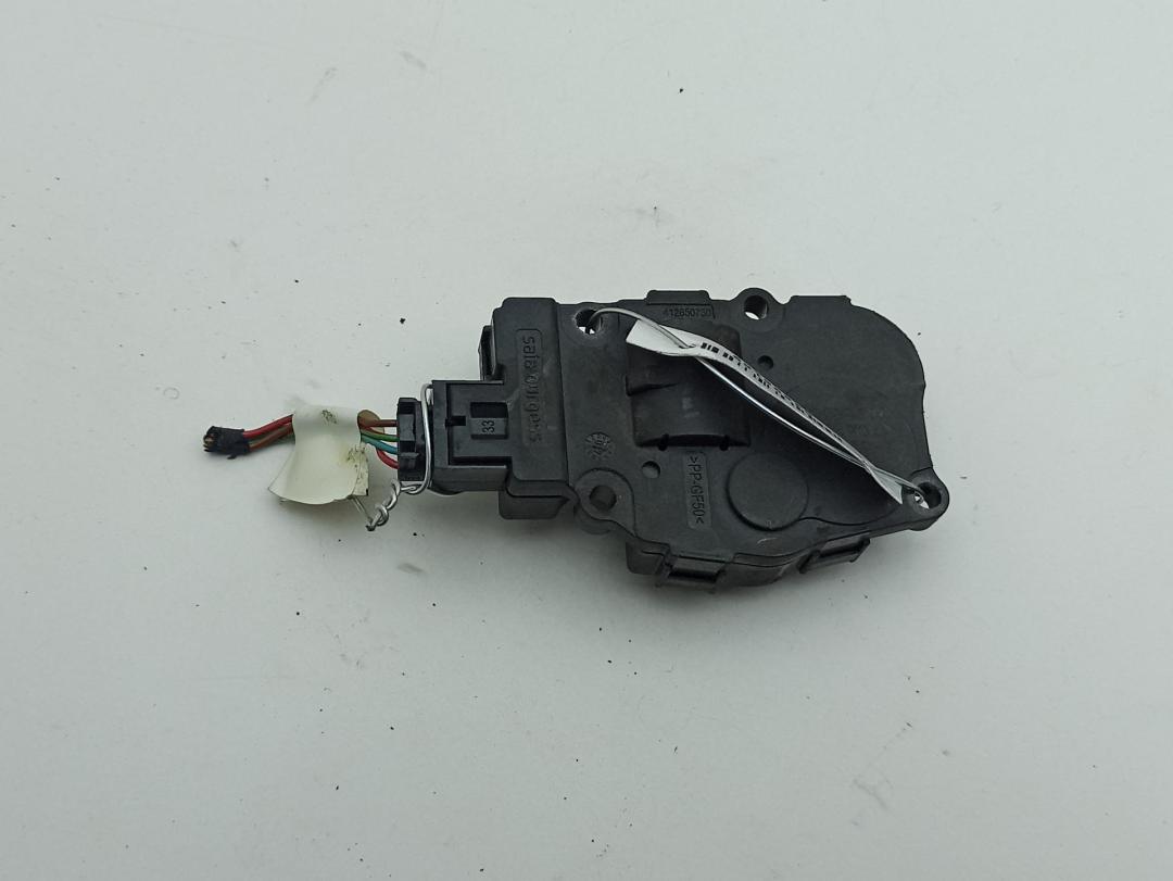 моторчик заслонки печки BMW 3 серия E90/E91/E92/E93 2007, 2.0 л., дизель, МКПП, серый, седан, 26012006 - фото №1