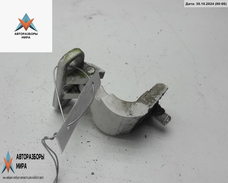 петля крышки багажника Volkswagen Golf 4 поколение 1998, белый, хетчбэк 5 дв. - фото №1