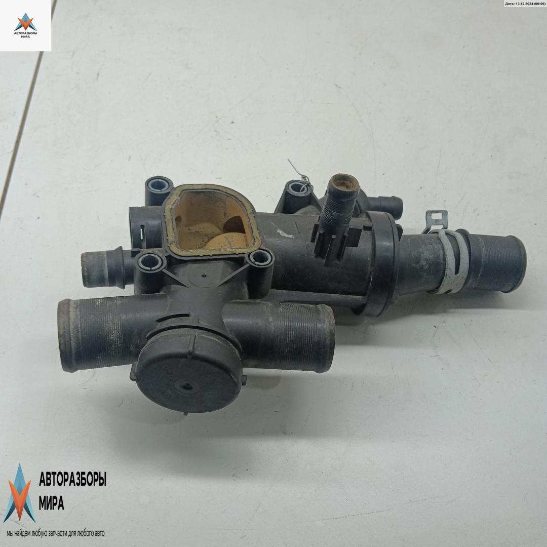 корпус термостата Ford S-Max 1 поколение 2006, 2.0 л., дизель, МКПП, синий, минивэн, 9656182980 - фото №1