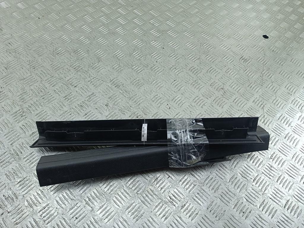 Накладка на порог внутренняя (салона) Mercedes-Benz C W204 2007, 1.8 л., бензин, МКПП, чёрный, седан, 2046860136