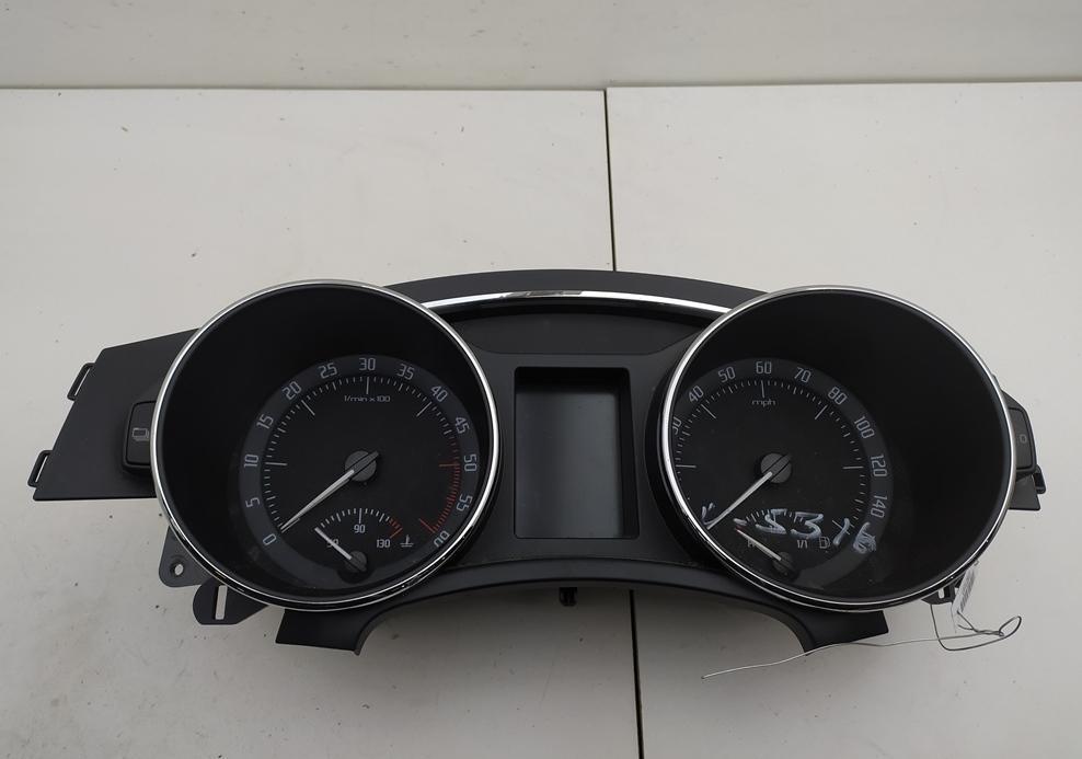 приборная панель Skoda Superb 2 поколение 2009, 2.0 л., дизель, робот, чёрный, седан, 3T2920941D - фото №1