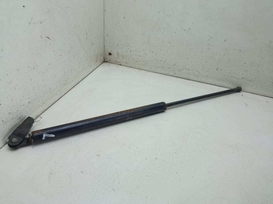 амортизатор крышки багажника (3-5 двери) Mazda 626 GF/GW 1999, 2.0 л., бензин, МКПП, серый, универсал