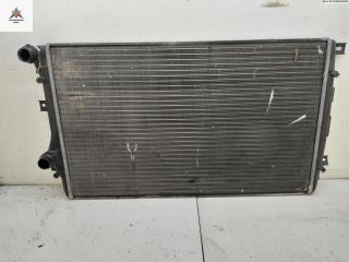 радиатор охлаждения Volkswagen Golf 5 поколение 2009, 1.4 л., бензин, МКПП, синий, универсал, 1K0121253AB