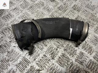 патрубок интеркулера Audi A6 4F/C6 2007, 2.7 л., дизель, МКПП, чёрный, универсал, 4F0145708B