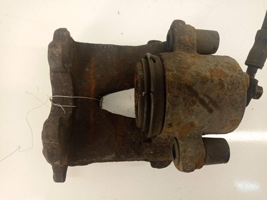 суппорт передний левый Skoda Octavia mk1 (A4 1U) 2004, 2.0 л., бензин, МКПП, серый, универсал, 1K0615123D, 1J0615123A - фото №1