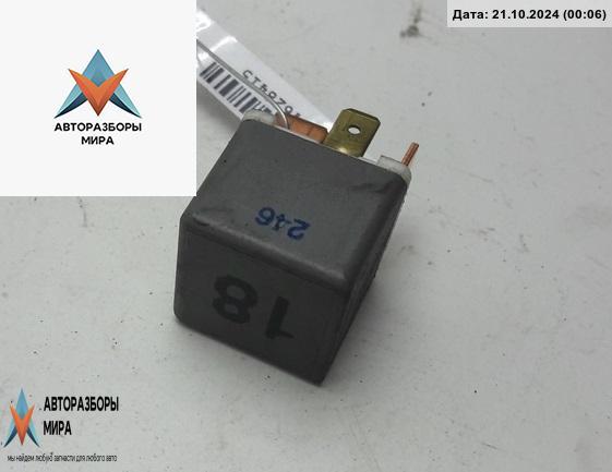 реле (прочие) Volkswagen Passat B4 1996, 1.8 л., бензин, МКПП, зелёный, универсал, N18 - фото №1