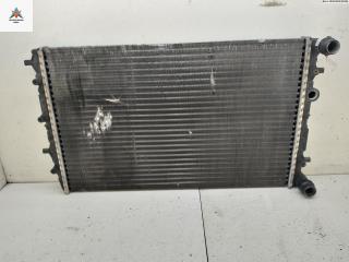 радиатор охлаждения Skoda Fabia 1 поколение (6Y) [рестайлинг] 2005, 1.2 л., бензин, МКПП, чёрный, хетчбэк 5 дв., 6Q0121253Q