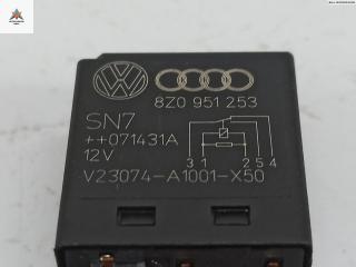 реле (прочие) Audi A3 8P/8PA [рестайлинг] 2007, 1.6 л., бензин, МКПП, чёрный, хетчбэк 3 дв., 8Z0951253