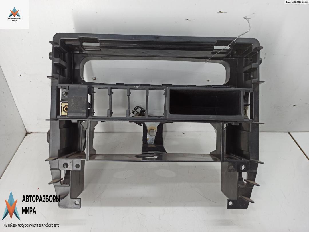 рамка под магнитолу Audi 100 4A/C4 1994, 2.0 л., бензин, МКПП, синий, седан, 4A0857007C - фото №1