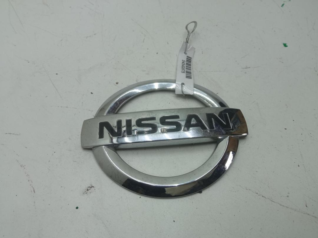 эмблема Nissan Maxima 2005, 3.5 л., бензин, АКПП, серый, седан, 848907Y000