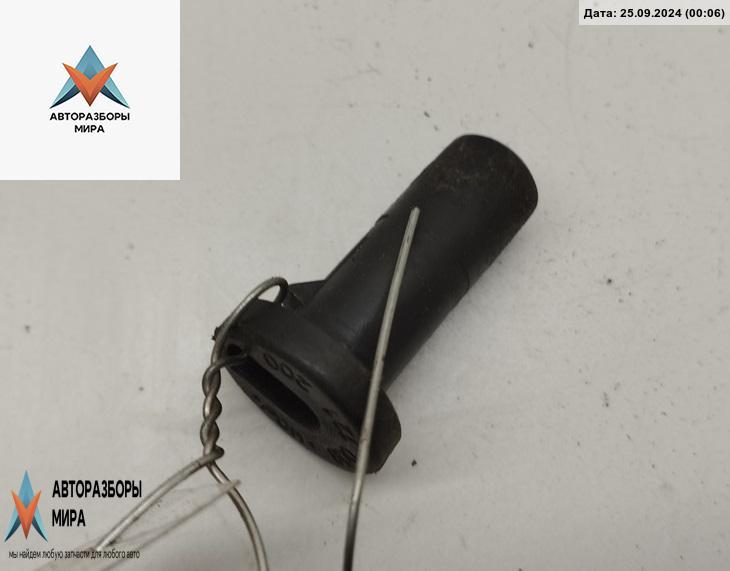 кронштейн радиатора Audi A6 4B/C5 2000, 2.5 л., дизель, АКПП, чёрный, универсал, 4B0121200 - фото №1