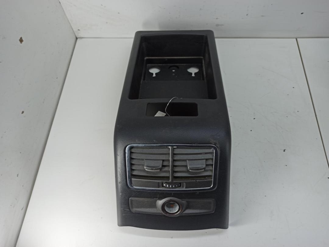 консоль салона (центральная часть) Audi A6 C6 2005, 2.7 л., дизель, МКПП, зелёный, универсал, 4F0863244C