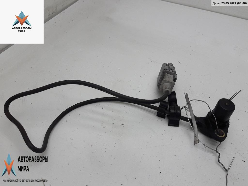 датчик коленвала Volkswagen Golf 4 поколение 1998, 1.6 л., бензин, МКПП, синий, хетчбэк 5 дв. - фото №1