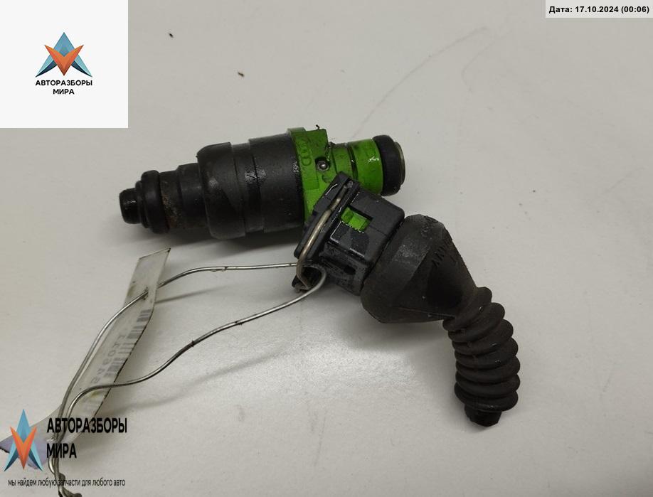 форсунка Audi A6 4B/C5 1998, 2.4 л., бензин, МКПП, синий, универсал, 078133551BB - фото №1