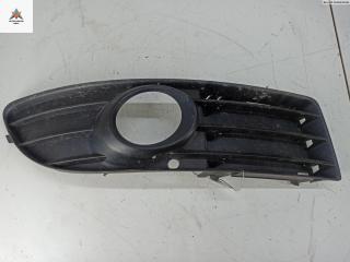 заглушка (решетка) в бампер Audi A4 B6 2002, 2.4 л., бензин, МКПП, синий, кабриолет, 8H0807682A