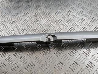 накладка двери (крышки) багажника Mitsubishi Carisma 1 поколение [рестайлинг] 2000, 1.8 л., бензин, МКПП, серый, хетчбэк 5 дв.