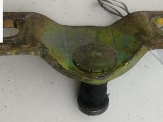 кронштейн (крепление) Ford Mondeo 2 поколение 1999, 1.6 л., i, бензин, МКПП, красный, универсал