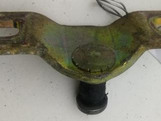 кронштейн (крепление) Ford Mondeo 2 поколение 1999, 1.6 л., i, бензин, МКПП, красный, универсал