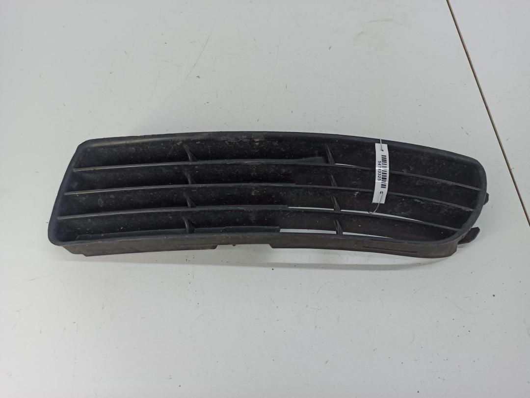 заглушка (решетка) в бампер Audi A4 B5 1997, 1.8 л., Ti, бензин, МКПП, серый, седан, 8D0807345