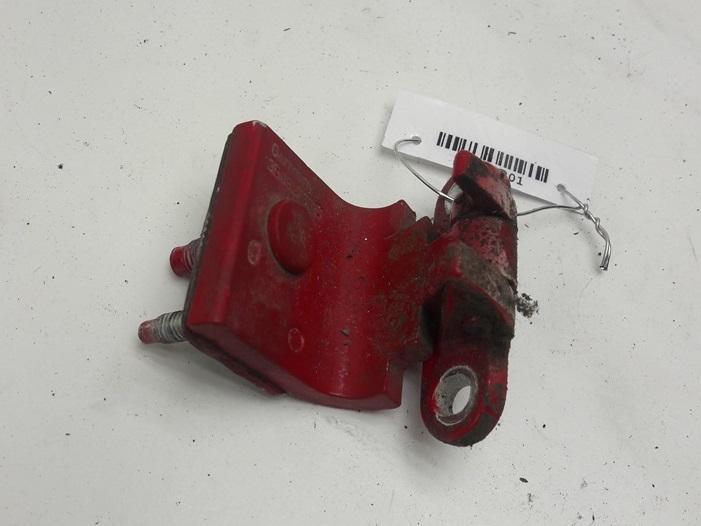 петля крышки багажника Volkswagen Passat B5 1998, красный, универсал