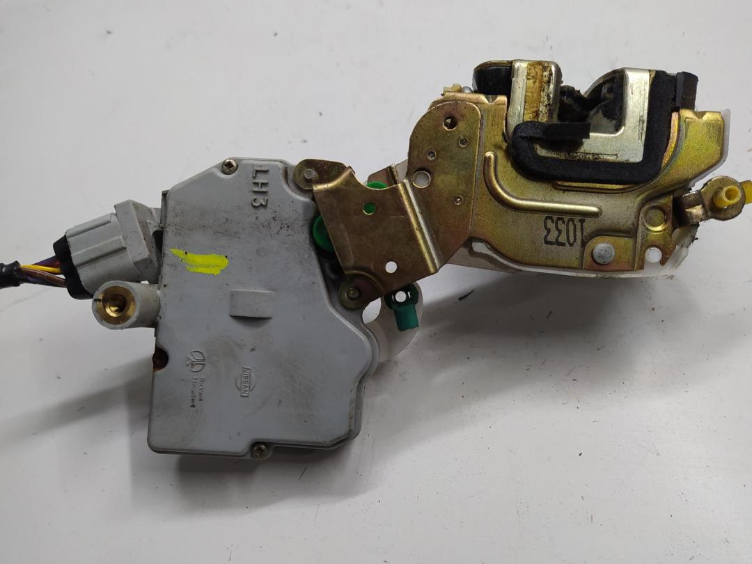 замок двери передней левой Nissan Micra K11 1998, 1.3 л., бензин, АКПП, зелёный, хетчбэк 5 дв.