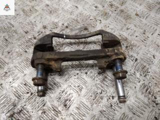 скоба суппорта Mercedes-Benz Vito-1 W638 1999, 2.2 л., дизель, МКПП, красный, микроавтобус