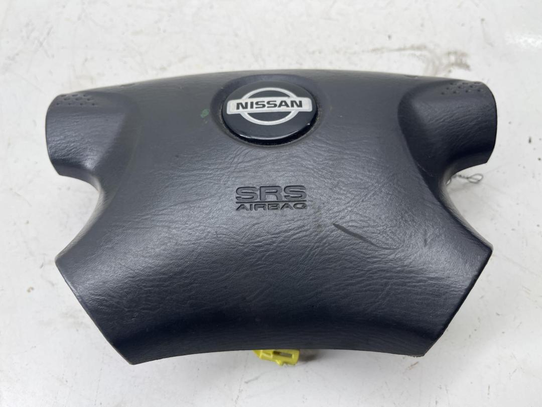 подушка безопасности водителя Nissan Almera N16 2000, 1.8 л., бензин, МКПП, серый, хетчбэк 3 дв., 531937400 - фото №1