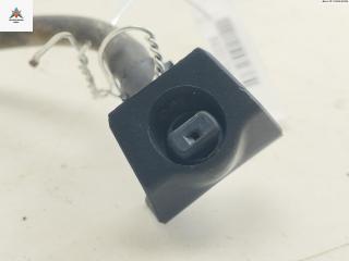 форсунка омывателя лобового стекла Nissan Tiida C11 [рестайлинг] 2010, 1.6 л., бензин, МКПП, красный, хетчбэк 5 дв.