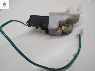 замок двери задней левой Mazda Demio DW [рестайлинг] 2000, 1.5 л., бензин, АКПП, серый, хетчбэк 5 дв., DC7073310A