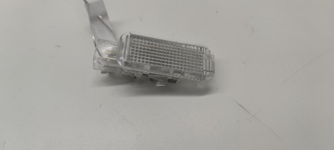 фонарь салона (плафон) Audi A6 C5 2000, 2.4 л., бензин, МКПП, серый, седан, 4B0947415