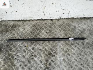 Молдинг стекла двери наружный Peugeot 107 1 поколение 2005, 1.0 л., бензин, МКПП, чёрный, хетчбэк 3 дв., B0009500