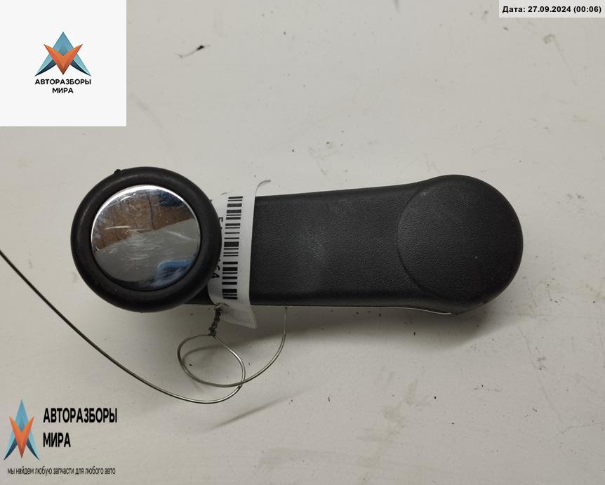 ручка стеклоподъемника Audi A4 B5 1995, 1.8 л., бензин, МКПП, красный, седан, 443837581 - фото №1