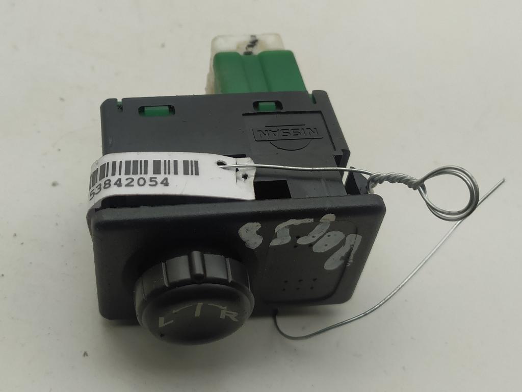 джойстик регулировки зеркал Nissan Primera P12 2004, 1.9 л., дизель, МКПП, жёлтый, универсал - фото №1