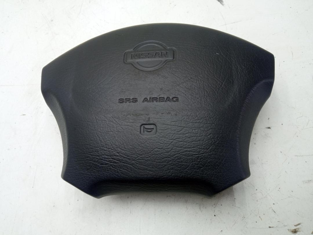 подушка безопасности водителя Nissan Primera P11 1999, 1.8 л., бензин, МКПП, серый, хетчбэк 5 дв.