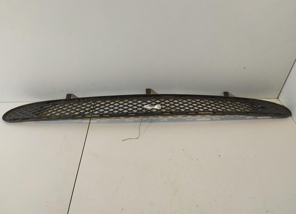 заглушка (решетка) в бампер Mercedes-Benz C W203 2000, 2.2 л., дизель, АКПП, серый, седан, 2038850423