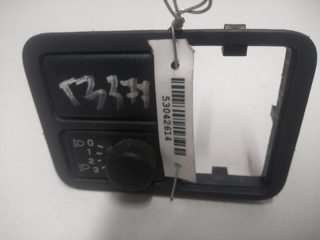 кнопка корректора фар Nissan Almera N16 2003, 1.5 л., дизель, МКПП, красный, хетчбэк 3 дв.