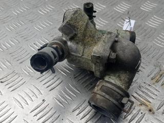 корпус термостата Mitsubishi Lancer 8 поколение 1997, 1.3 л., бензин, МКПП, синий, седан